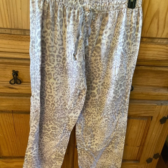 Women Victoria’s Secret gray purple cheetah print 2 piece pajamas size M Long - Picture 7 of 9